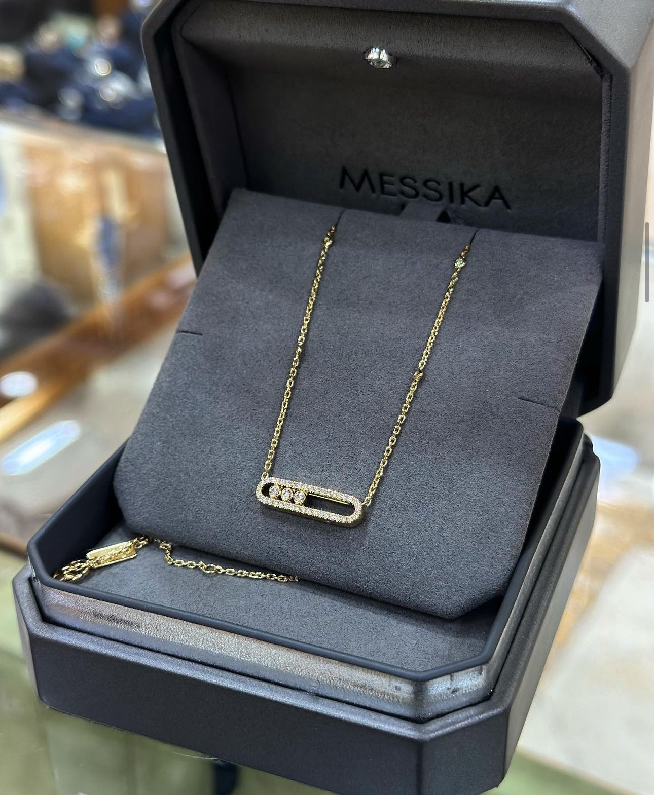 LOCKED ARMOR NECKLACE