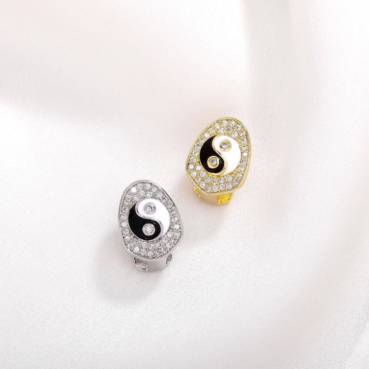 Iced Yin Yang Tooth Grillz