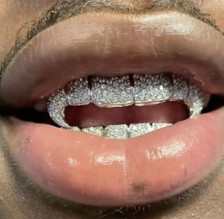 Iced Full Set Fang Grillz